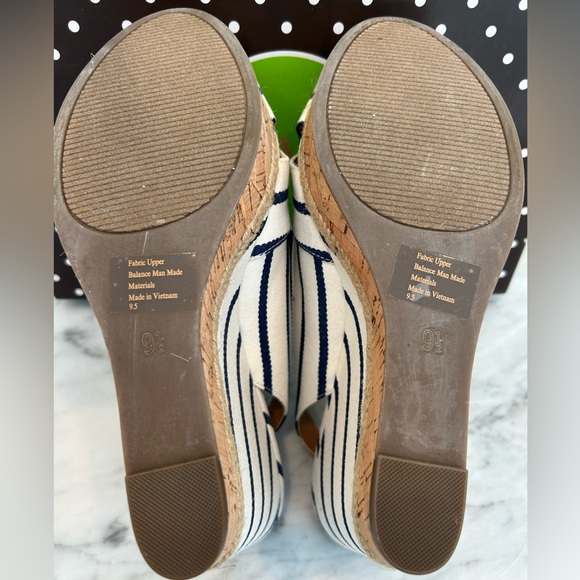 Kelly & Katie wedges blue and white striped NWT in box - Picture 6 of 9